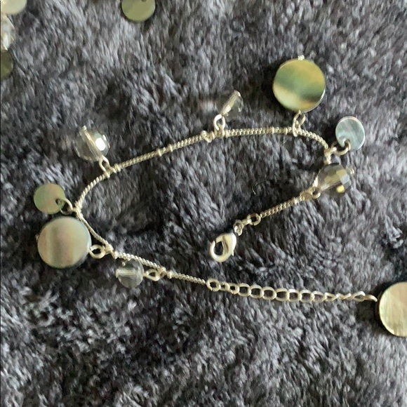 Silver and shell earring and bracelet set - Picture 4 of 5